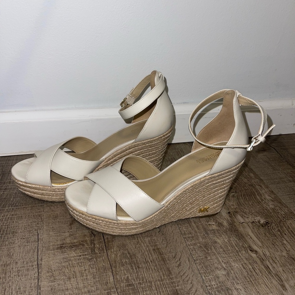 MICHAEL KORS WHITE WEDGES